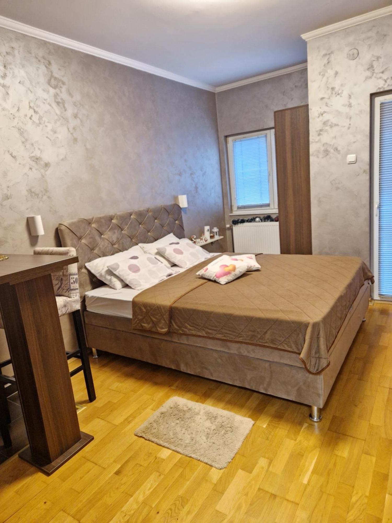 Apartman Studio Diamond Subotica Exterior foto